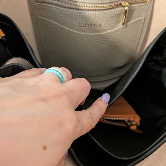 Cuyana Small Structured Taupe Leather Tote Bag - Picture 3 of 8